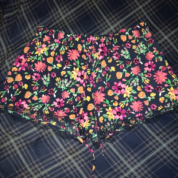 Mine brand, floral shorts, with pockets. Never wor - Picture 1 of 4